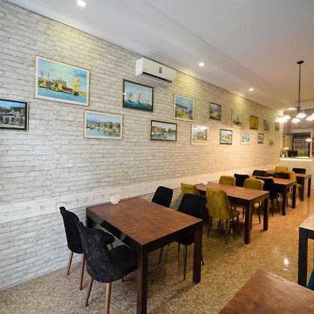Aura Boutique Hotel Батумі Екстер'єр фото