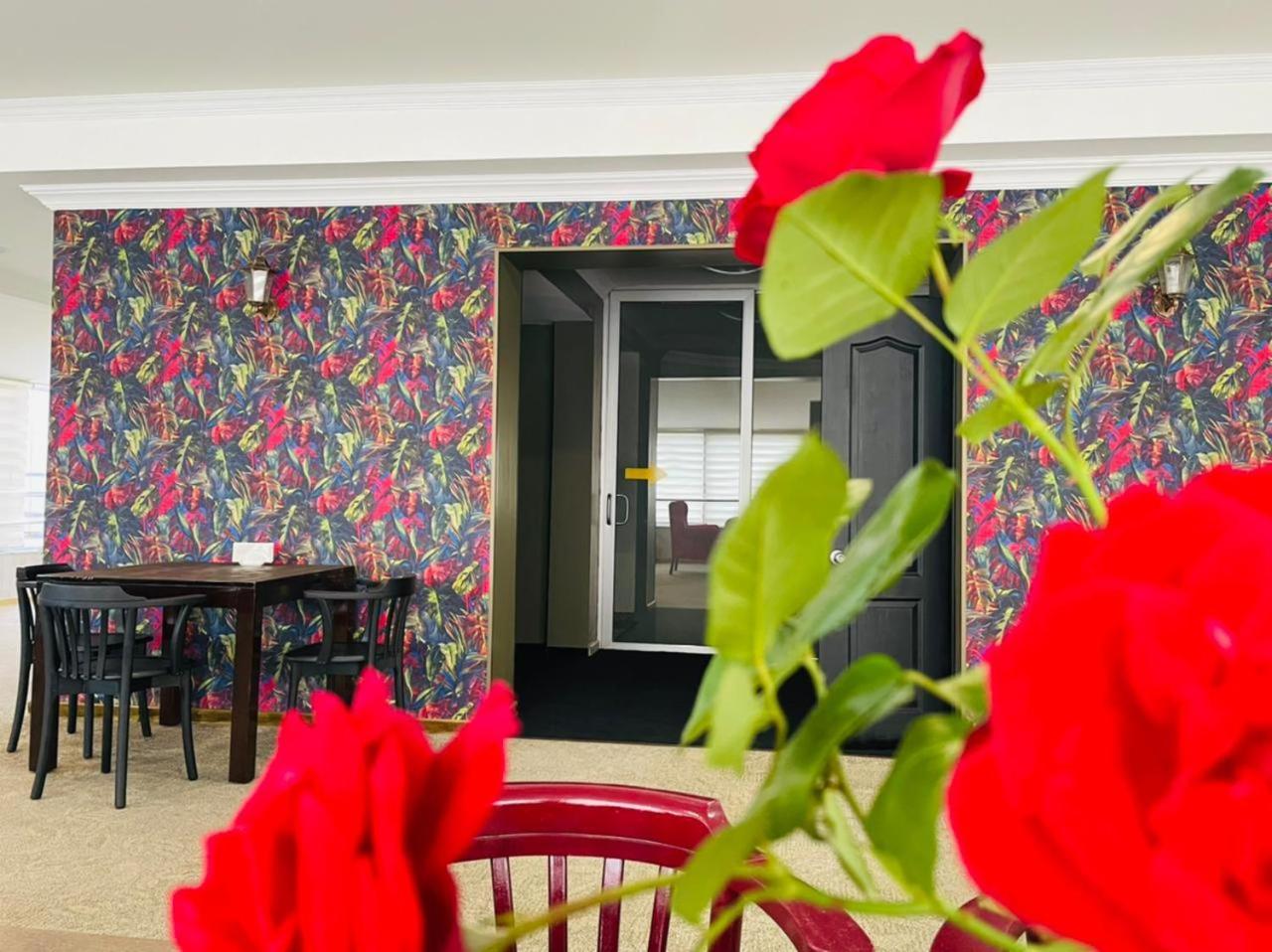Aura Boutique Hotel Батумі Екстер'єр фото