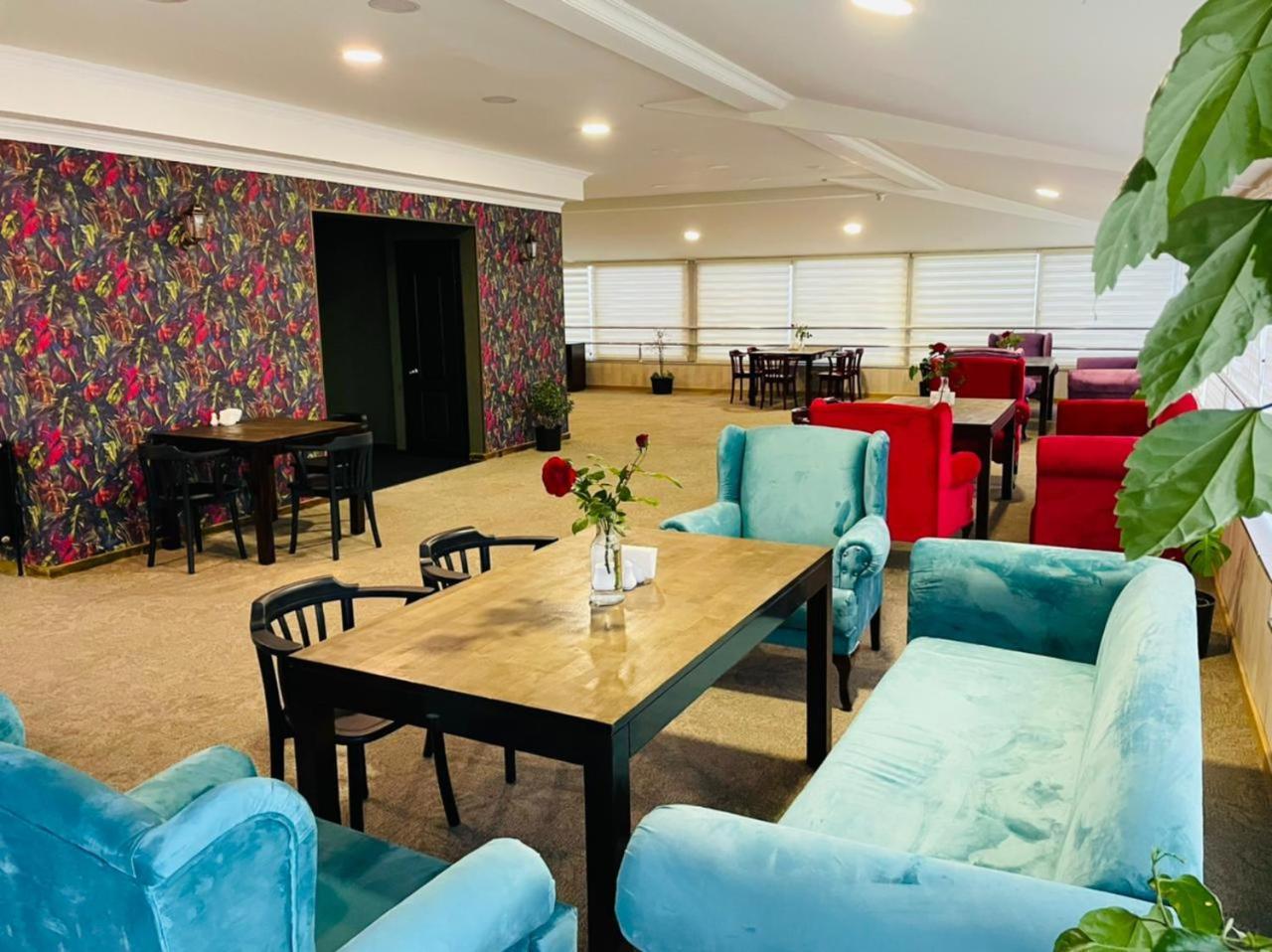 Aura Boutique Hotel Батумі Екстер'єр фото