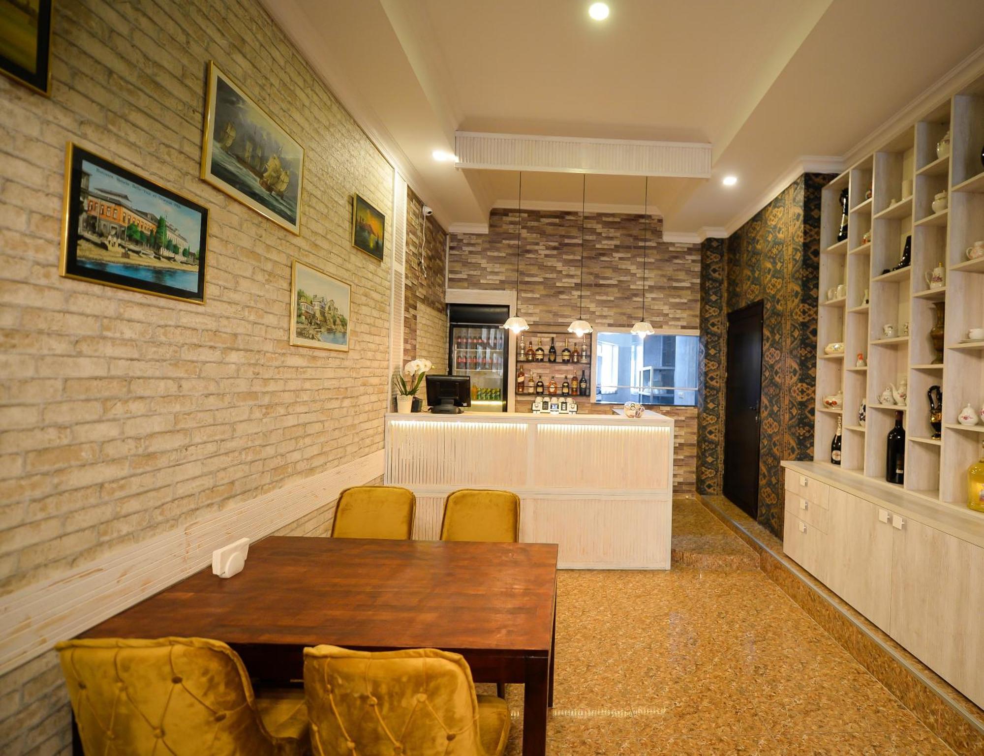 Aura Boutique Hotel Батумі Екстер'єр фото