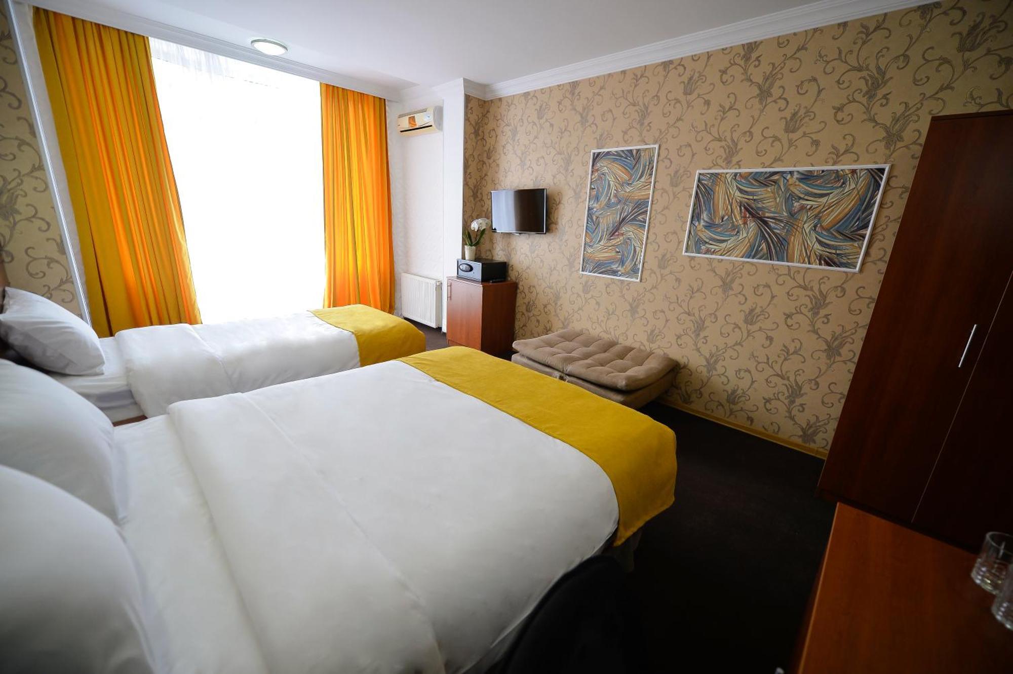 Aura Boutique Hotel Батумі Екстер'єр фото