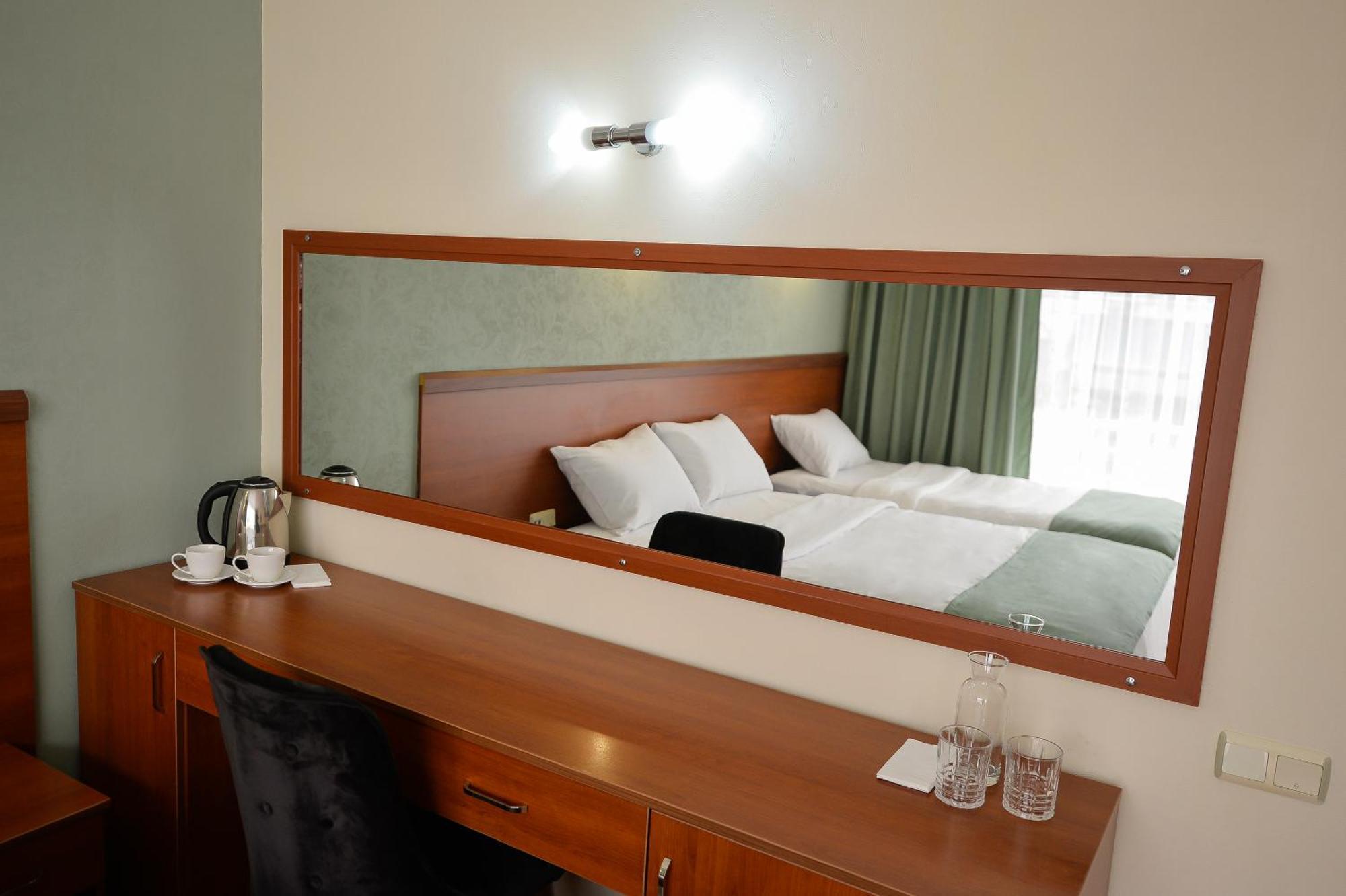 Aura Boutique Hotel Батумі Екстер'єр фото