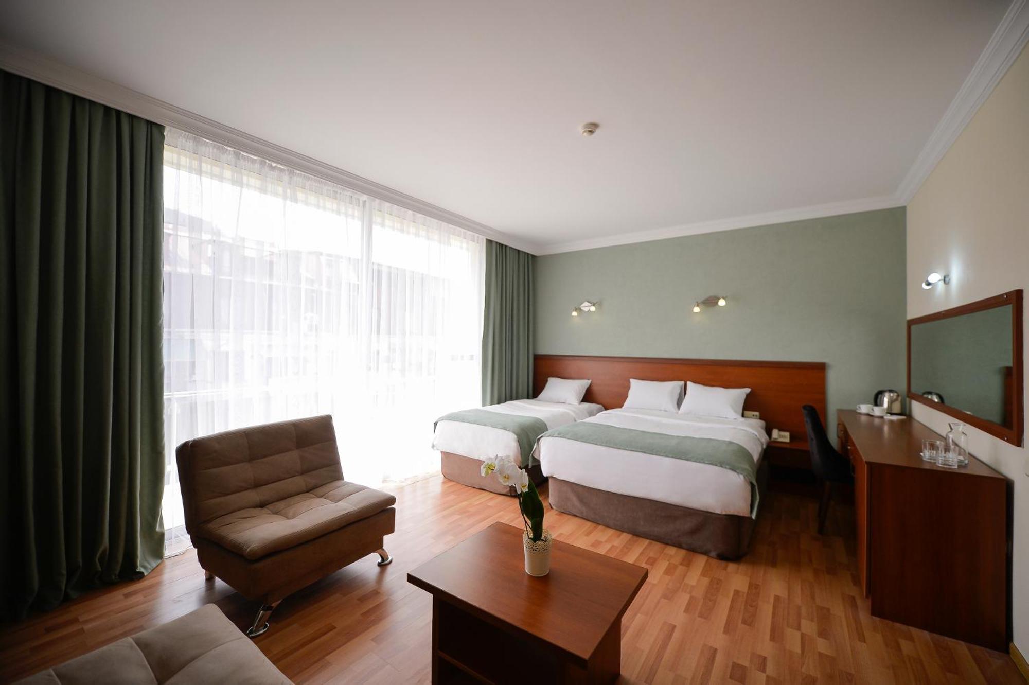 Aura Boutique Hotel Батумі Екстер'єр фото