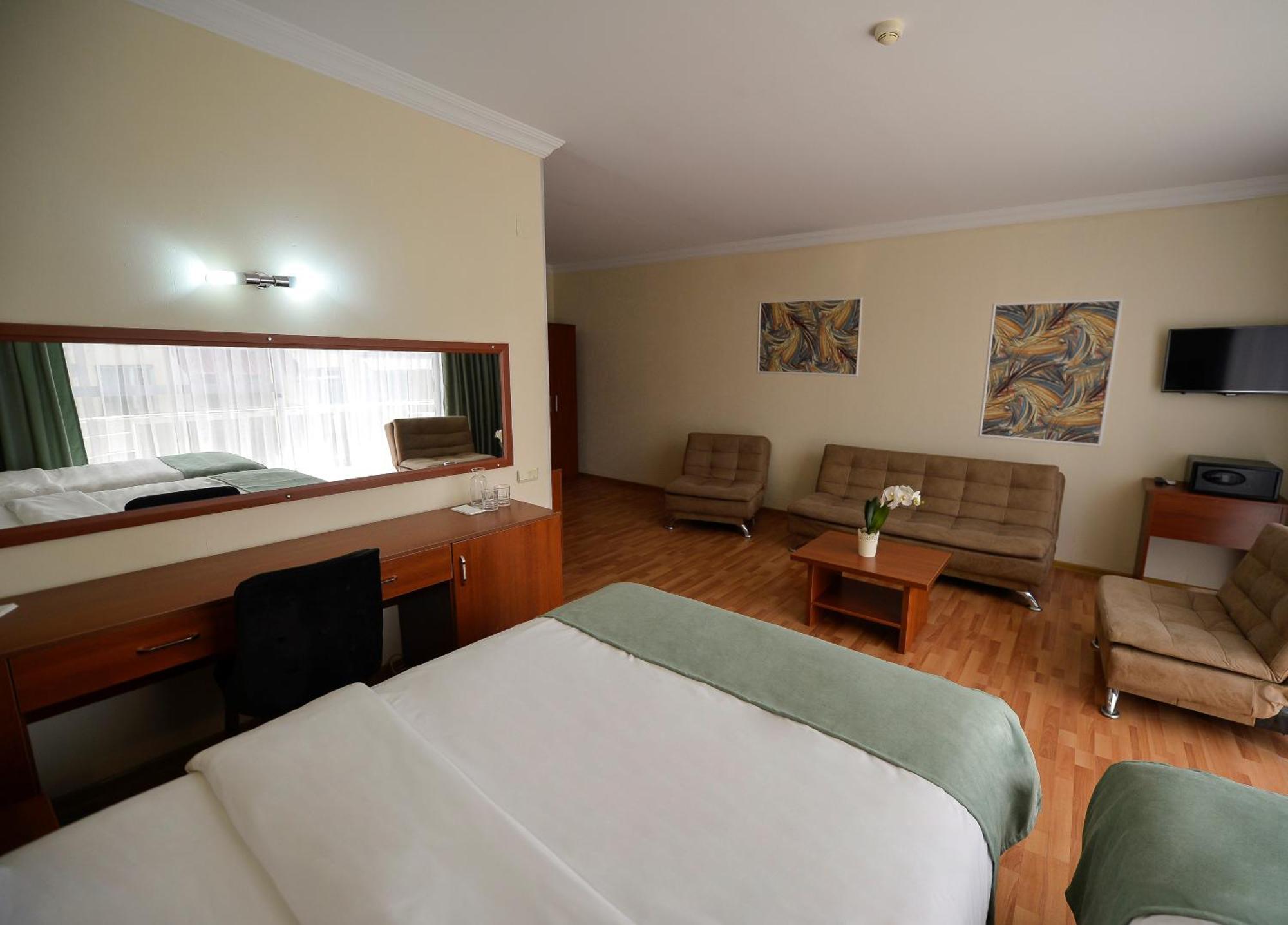 Aura Boutique Hotel Батумі Екстер'єр фото
