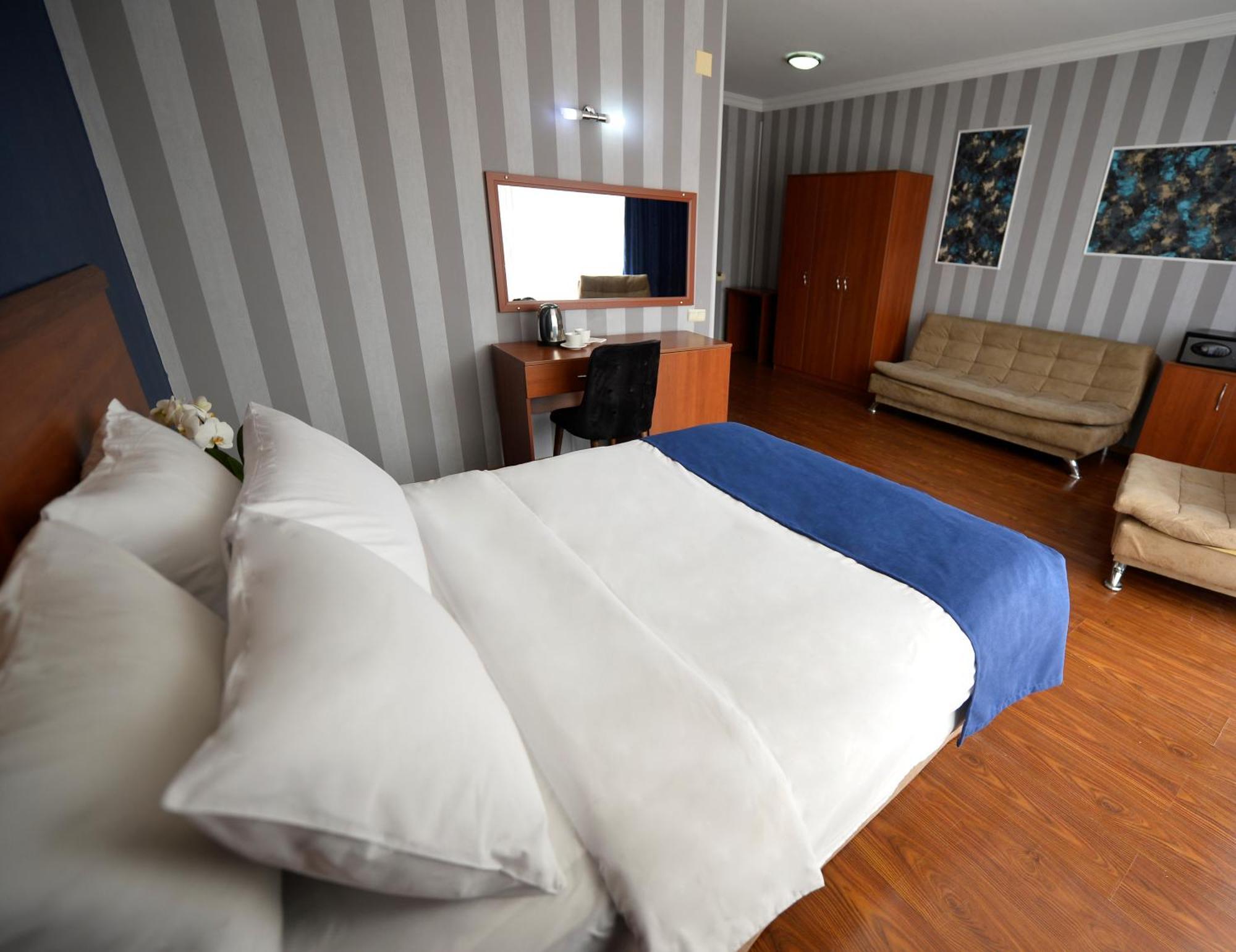 Aura Boutique Hotel Батумі Номер фото